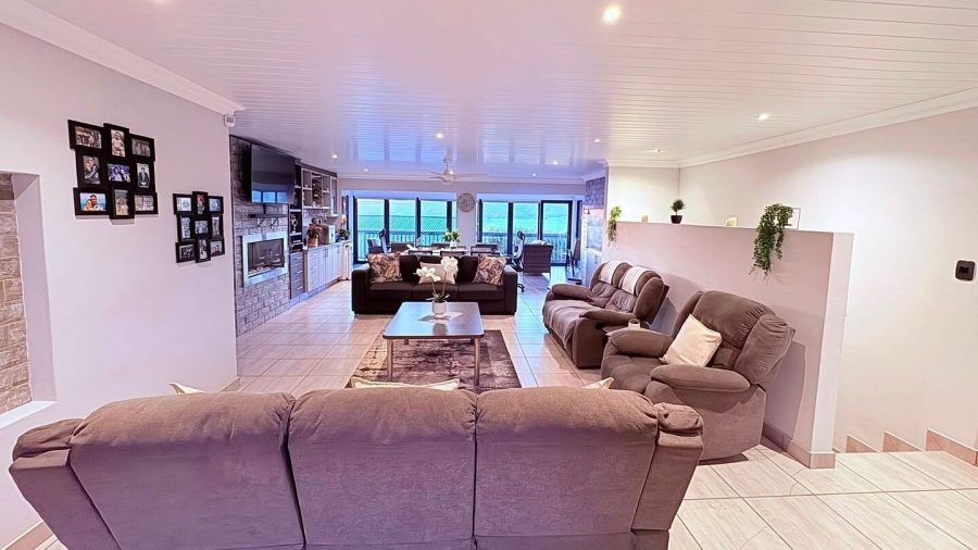 5 Bedroom Property for Sale in Reebok Western Cape